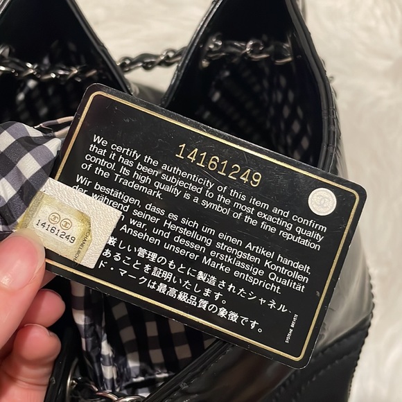 [SOLD] CHANEL Vinyl Lipstick Accordion Bag - Picture 17 of 17